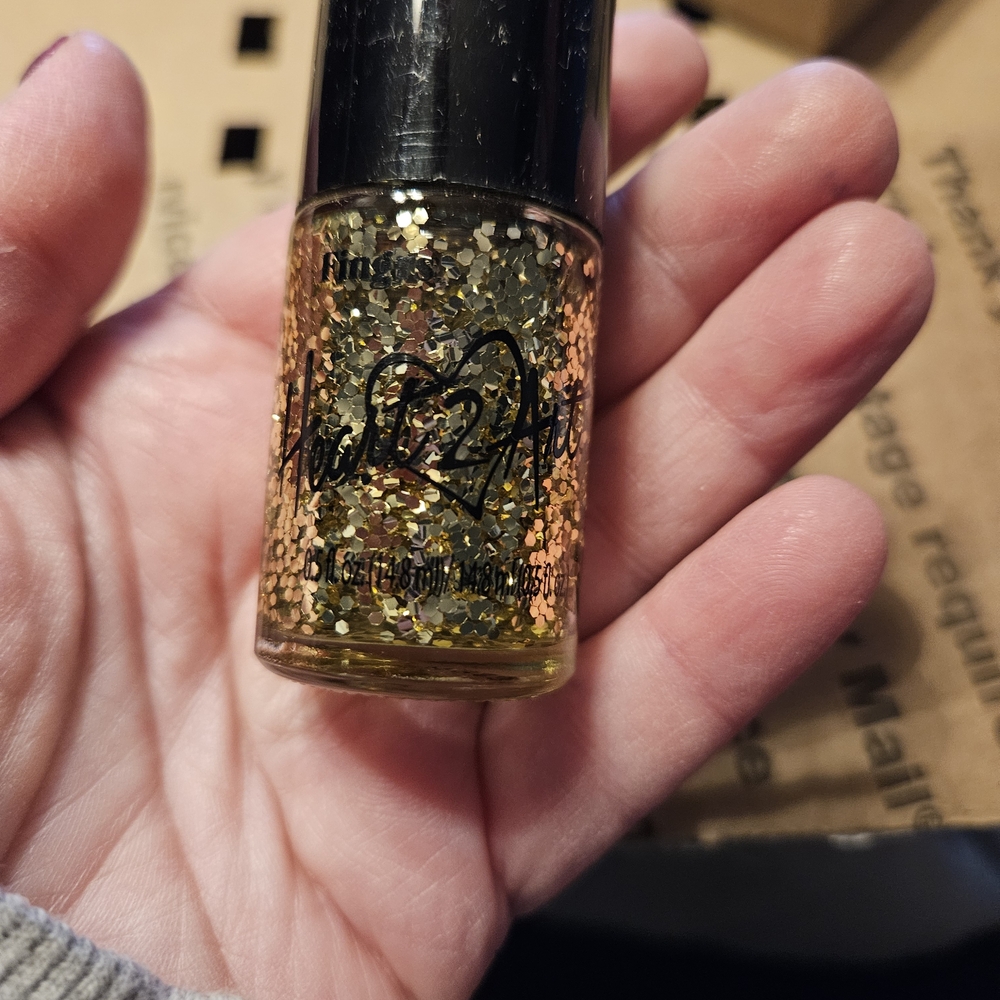 Heart 2 Art Gold Glitter Nail Polish.